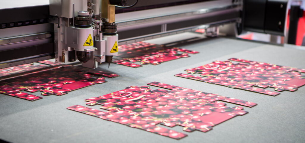 Digital cutting machine cutting packaging
